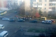 У Луцьку посеред вулиці таксисти влаштували побоїще. ФОТО