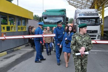 На Волинській митниці відновили оформлення вантажів