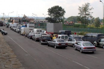 Зниження акцизу на вживані авто обвалить гривню?