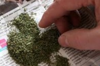 У двох лучан посеред вулиці відібрали наркотики