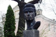 У Луцьку демонтують пам’ятник Степану Бойку
