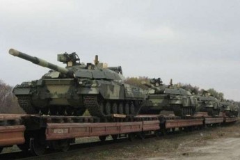 Путін направив танки до українського кордону. ВІДЕО