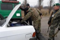 У Донбасі сотні авто стоять у черзі на пунктах пропуску