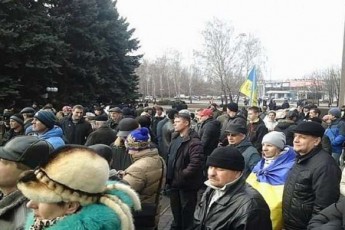 Активісти обладнали шибеницю під Верховною Радою. ФОТО