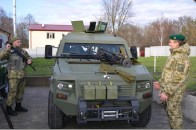 Волинські прикордонники їздять на броньовиках
