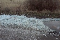 Розбиту дорогу на Львівщині засипали електричними лампами. ФОТО