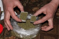 У Луцьку засудили молодика, який посеред вулиці торгував наркотиками