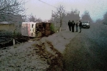 Поблизу Луцька перекинувся автобус: постраждало 8 осіб. ФОТО