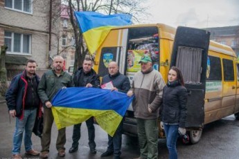 100-та поїздка: Волонтери повезли бійцям подарунки від волинських дітлахів. ФОТО