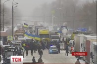 Блокування доріг аграріями: погрози «заморозити» всю Україну та спалений трактор. ВІДЕО