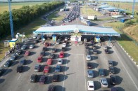 На волинській та львівській митницях - черги із сотень авто