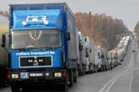 Кілометрові черги на волинському кордоні заблокували рух до Польщі