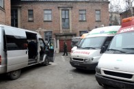 Без спецтранспорту, на волонтерському забезпеченні, очікуючи війни: як працюють медроти на передовій