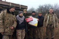 Луцькі школярі передали українським військовим 500 новорічних подарунків