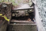 Затоплений підвал та розбитий вхід - з чим змушені жити мешканці луцької багатоповерхівки. ФОТО
