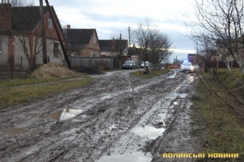 Жахи луцьких вулиць: болото по коліна, бездоріжжя та суцільна темрява. ФОТО