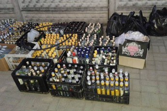 Підпільне горілчане підприємство збувало «паленку» в магазини та ресторани Луцька. ФОТО