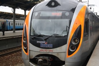 Швидкісний потяг Львів-Київ зламався посеред дороги