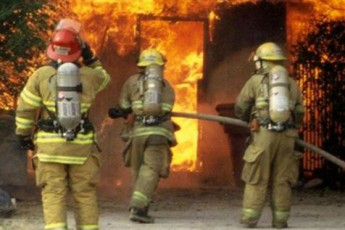 Волинянин зник безвісти з палаючого будинку
