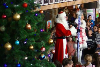 На свято Новорічної ялинки у Волинський драмтеатр з'їхалися дітлахи з усієї області