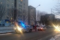 Поліцейська автівка замість евакуатора, або як патрульні «врятували» луцького водія. ФОТО