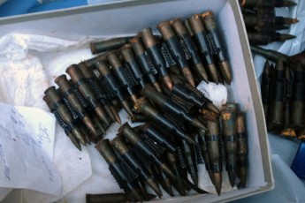 У підвалі багатоповерхівки лучанин знайшов арсенал боєприпасів. ФОТО