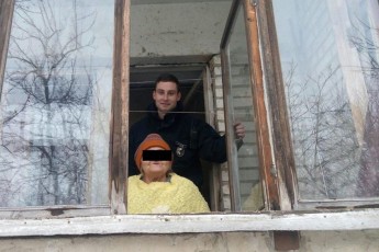 В Луцьку з заблокованого балкону врятували бабусю. ФОТО