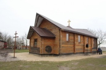 Під Луцьком почала функціонувати перевезена з обласного центру дерев’яна церква