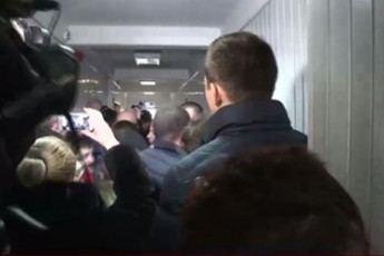 Екс-бійці «Торнадо» брали штурмом зал Оболонського райсуду. ОНОВЛЕНО
