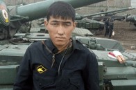 Російський віськовий «засвітив» підрозділ «бурятів-танкістів» на Донбасі. ФОТО