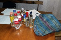 Мешканка Волині торгувала посеред вулиці сумнівним алкоголем. ФОТО