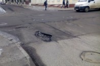 Луцькі водії нарікають на вибоїни на дорогах. ФОТО