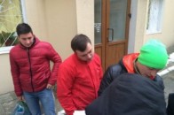 Сумнівних волонтерів спіймали в їдальні Луцької мерії. ФОТО