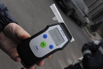 У Львові захмелілий священик за кермом авто влаштував «допит» патрульним