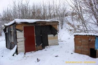 «Комунальна кабала», або чому в Луцьку сирота оселився у халабуді. ФОТО