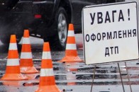 Аварія поблизу Луцька: мікроавтобус врізався в дерево
