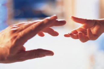 Жінка з Волині просить допомоги на лікування доньки