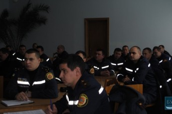 Одноразові берци та брак бушлатів: як змушені працювати волинські надзвичайники