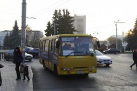 Лучани нарікають на переповнені та холодні маршрутки