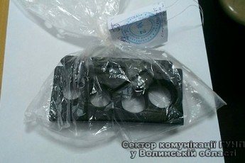 Волинянина, який перебував у розшуку, затримали зі зброєю