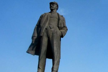 Вночі в центрі Донецька підірвали пам'ятник Леніну. ФОТО