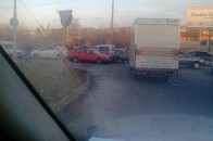 Аварія у Луцьку: легковик не проскочив повз «Форд» та вантажівку. ФОТО