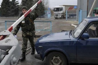 Із Криму в Україну не пускатимуть авто з номерами РФ