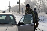 На Донбасі через обстріли закрили пункт пропуску
