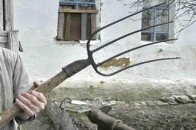 На Волині чоловік з вилами ганявся за правоохоронцями