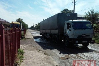 У Луцьку багатотонні фури руйнують фундаменти будинків