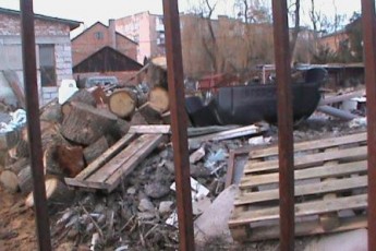 У Володимирі самовільно зайняту ділянку перетворили у смітник. ВІДЕО