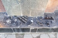 Вандали розбили в Луцьку меморіальну дошку. ФОТО