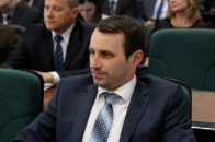 Романюк посадив заступника-вигнанця у службове авто