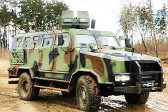 Українські прикордонники отримали в зоні АТО нову бронетехніку. ВІДЕО